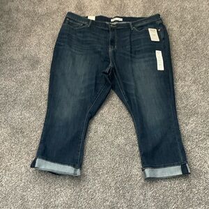 Levi signature mid-rise capri cuffed jeans NWT